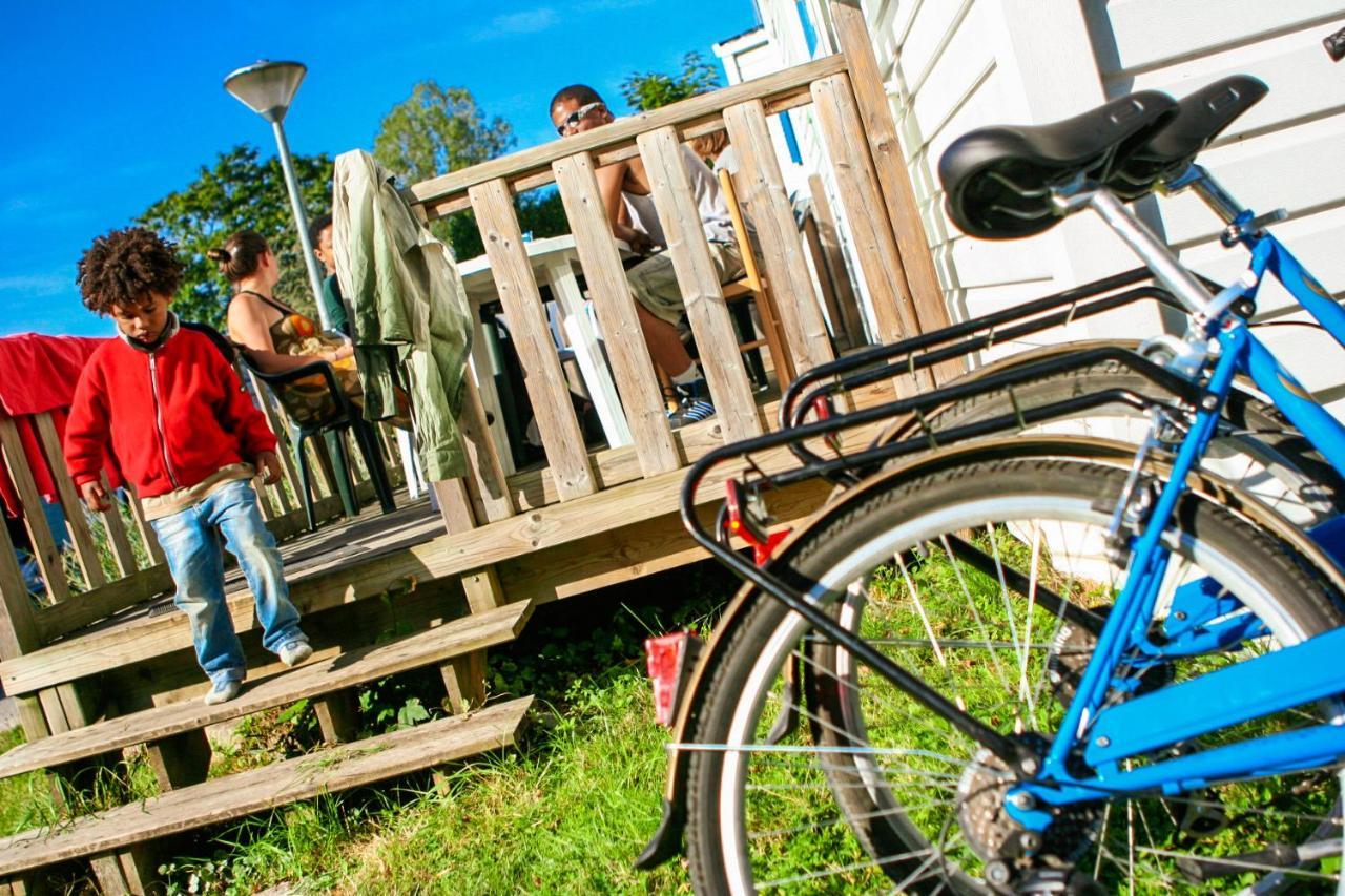 Camping Le Parc De Paris Villevaude Exterior photo