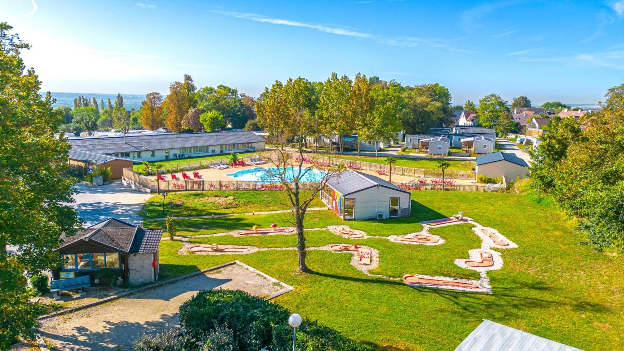 Camping Le Parc De Paris Villevaude Exterior photo