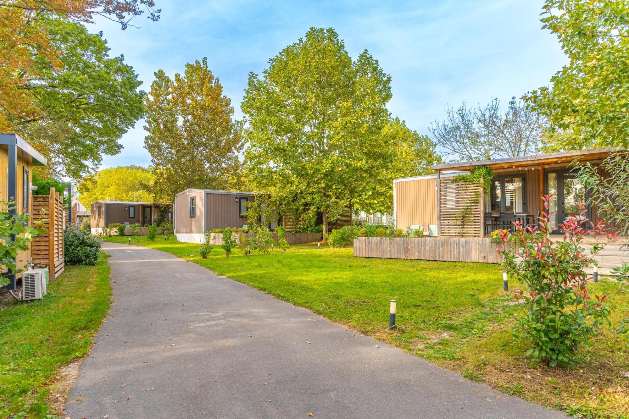 Camping Le Parc De Paris Villevaude Exterior photo