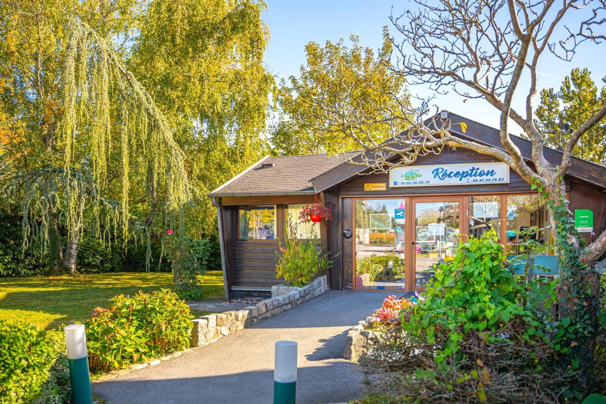 Camping Le Parc De Paris Villevaude Exterior photo