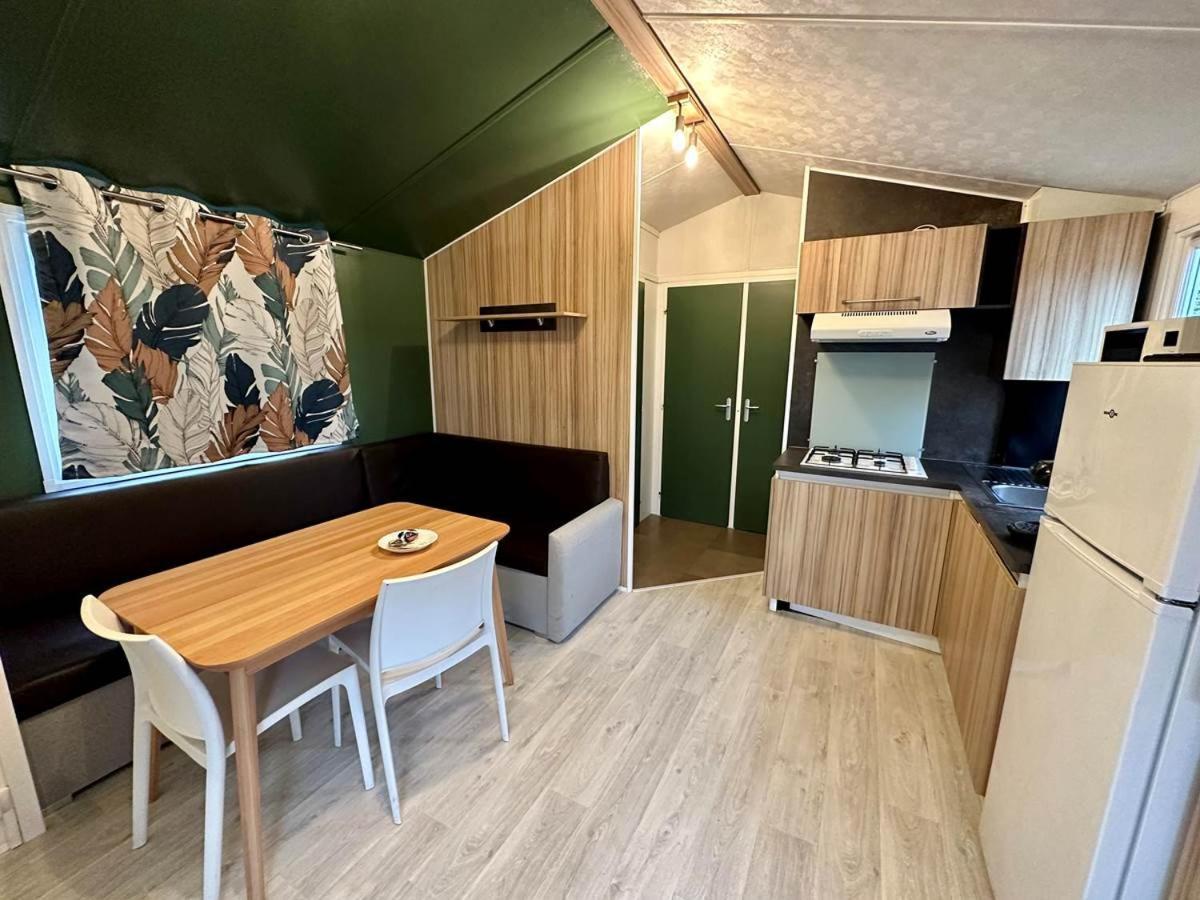 Camping Le Parc De Paris Villevaude Room photo